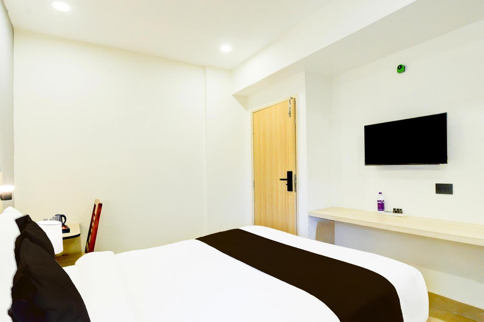 Townhouse Aarav Business Hotel Hajdarabad Zewnętrze zdjęcie