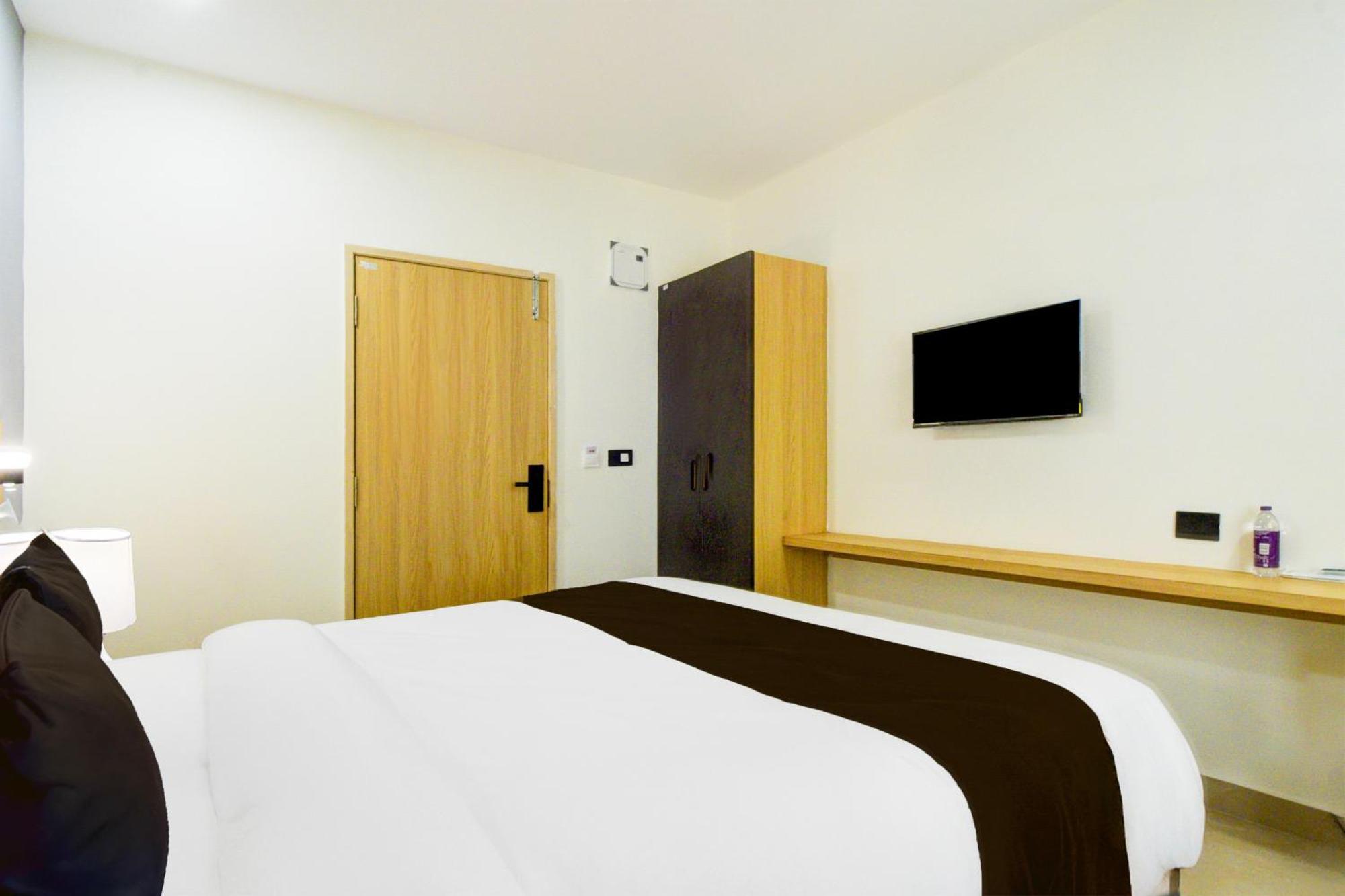 Townhouse Aarav Business Hotel Hajdarabad Zewnętrze zdjęcie